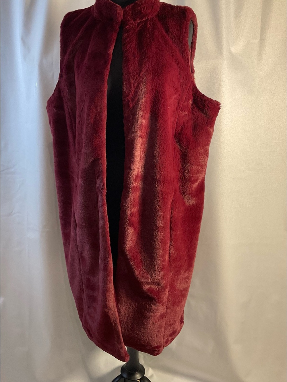 Liz Claiborne Plush Faux Fur Vest in Deep Red
